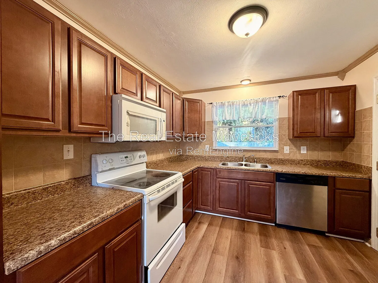 3 bed, 1.5 bath, 1086 sqft, $1,600 — Photo 4