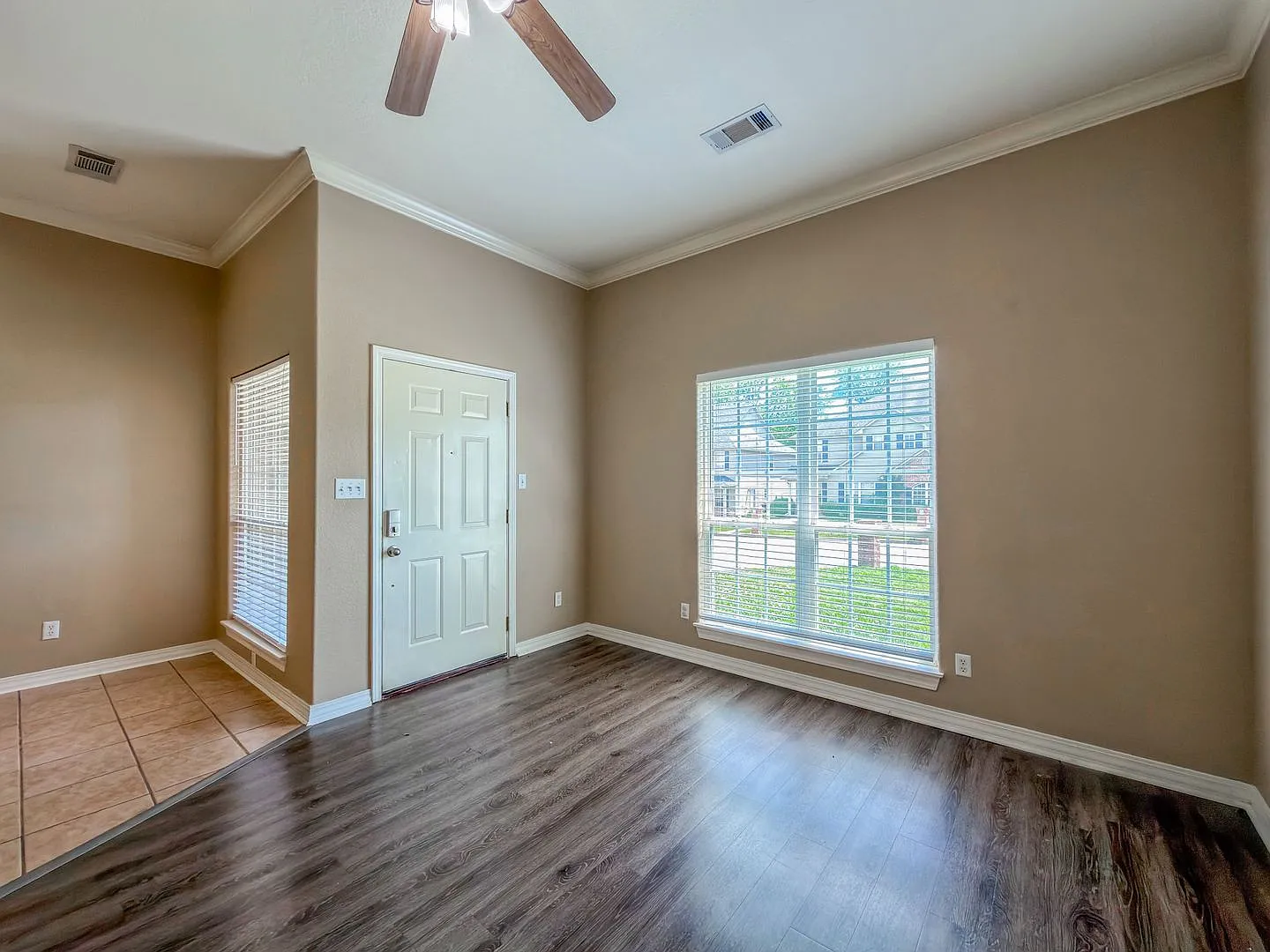 * Move-In Special * Beautiful 2 Bedroom / 2 Bathroom Duplex in Fort Smith — Photo 3