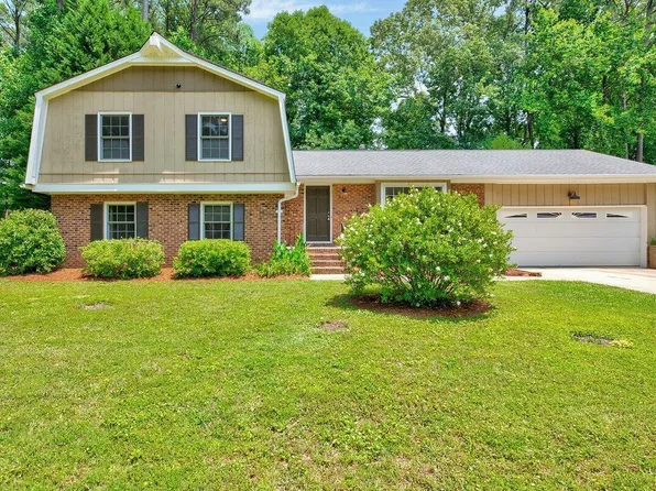 1209 Lochcarron Ln, Cary, NC 27511