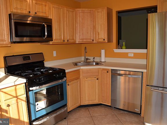 4th image of 4 Dina Ln #2804