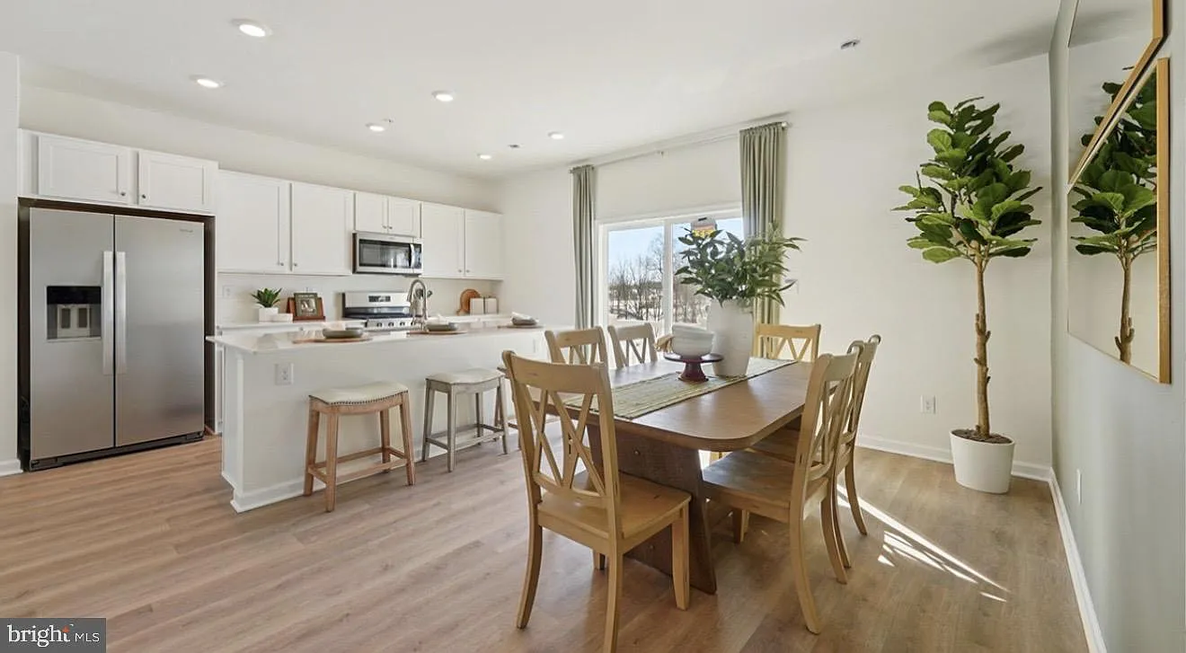 3 bed, 2.5 bath, 1763 sqft, $3,350 — Photo 4