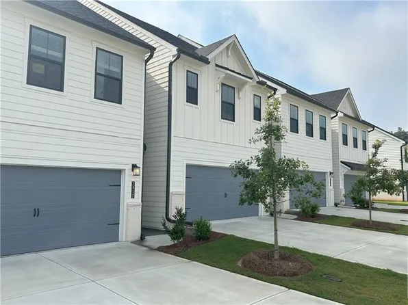 2837 Bullfrog Ln, Gainesville, GA 30507