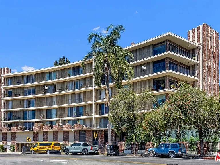 2260 N Cahuenga Blvd #502 — Photo 5