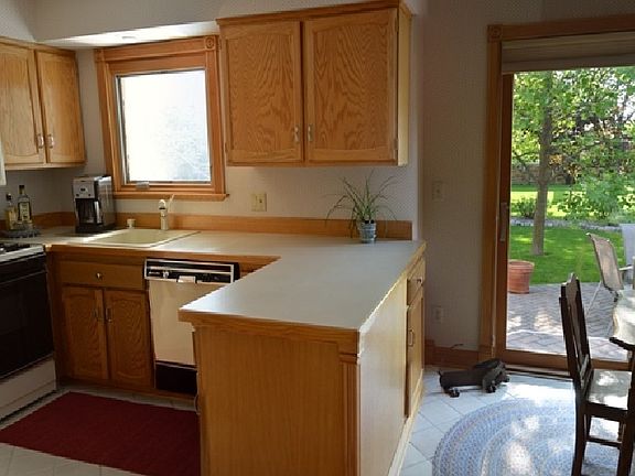 3rd image of 16443 Golfview St