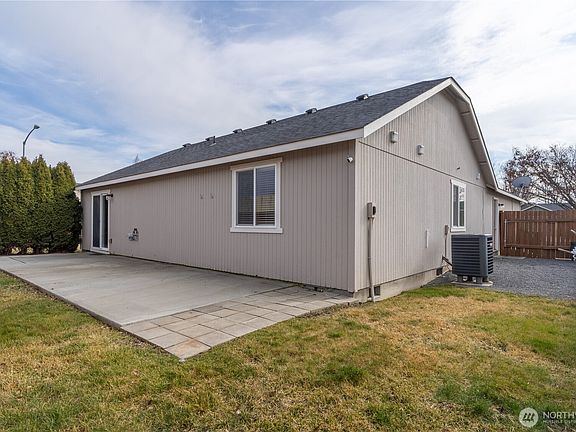 5th image of 1412 E Megan Drive