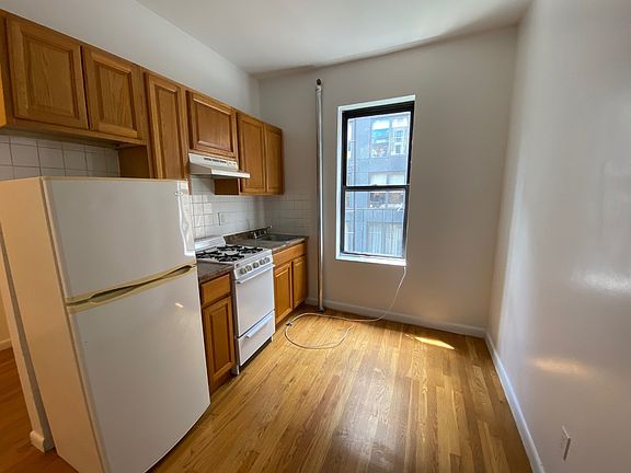 5th image of 144 W 19th St APT 5B