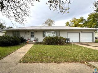 317 Maple Ave SE, Highmore, SD 57345