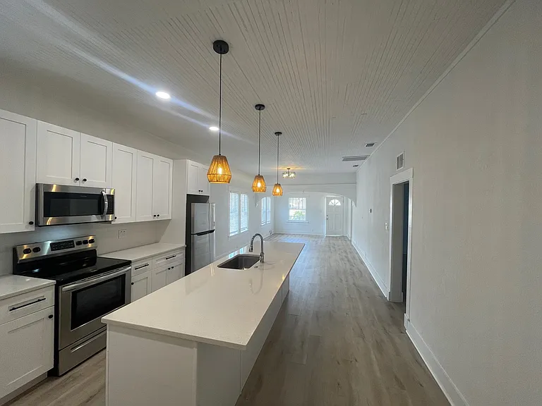 2511 W Beach St — Photo 7