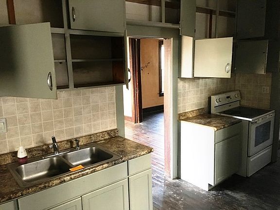 5th image of 909 Faustina Ave