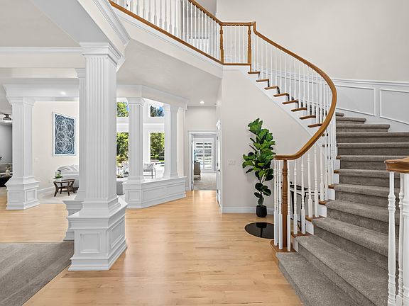 3rd image of 2092 N Sevenoaks Way