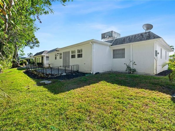 11 Knights Bridge Rd, Naples, FL 34112