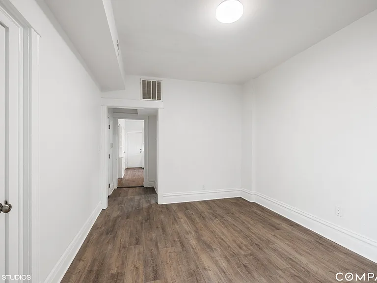 2335 W Superior St #3F — Photo 4