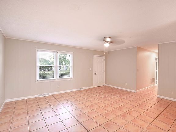 2nd image of 108 Rollingwood St