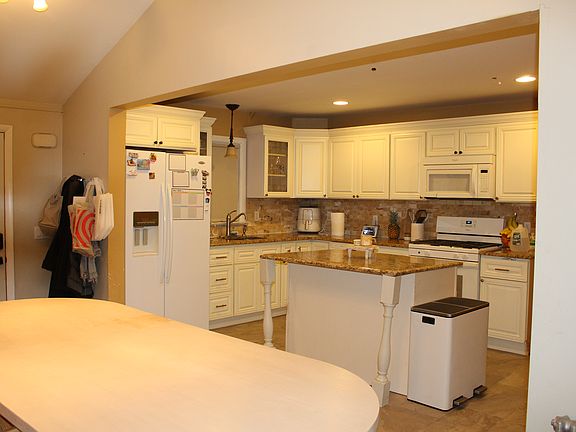 3rd image of 89 Norwood Ave #1L