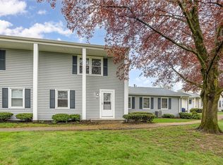 22 Falcon Ln W, Fairport, NY 14450