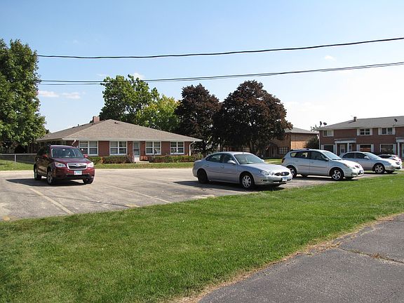 3rd image of 525 Sandra Ln