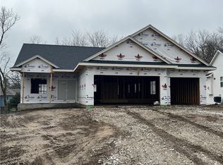 136 Crossroads Ct, Polk City, IA 50226