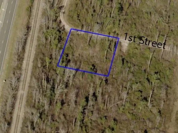 12200 1st St, Fountain, FL 32438