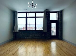 1430 W 21st St #325, Chicago, IL 60608