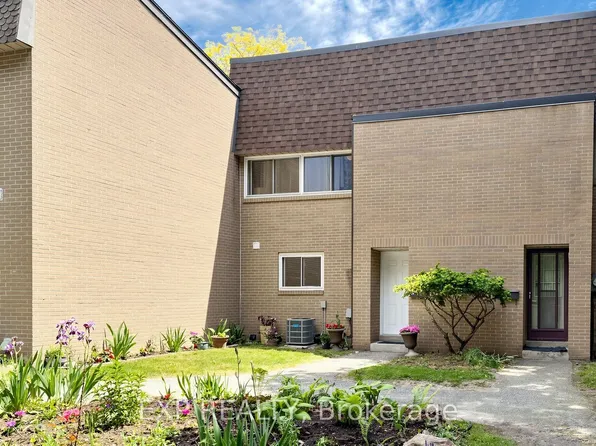 1235 Radom St #78, Pickering, ON L1W 1J3
