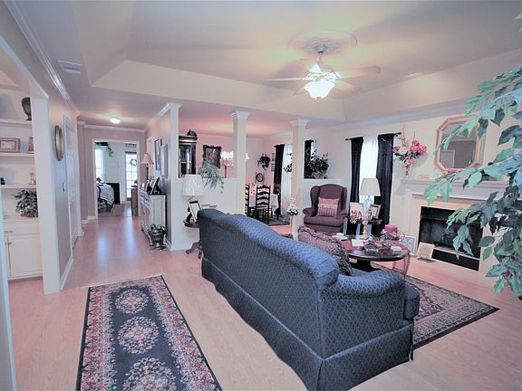 5th image of 368 Forest Glen Ct