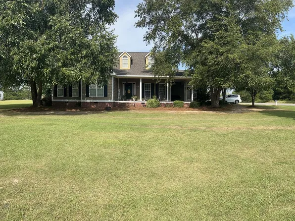 37 Pebble Hill Dr S, Tifton, GA 31793