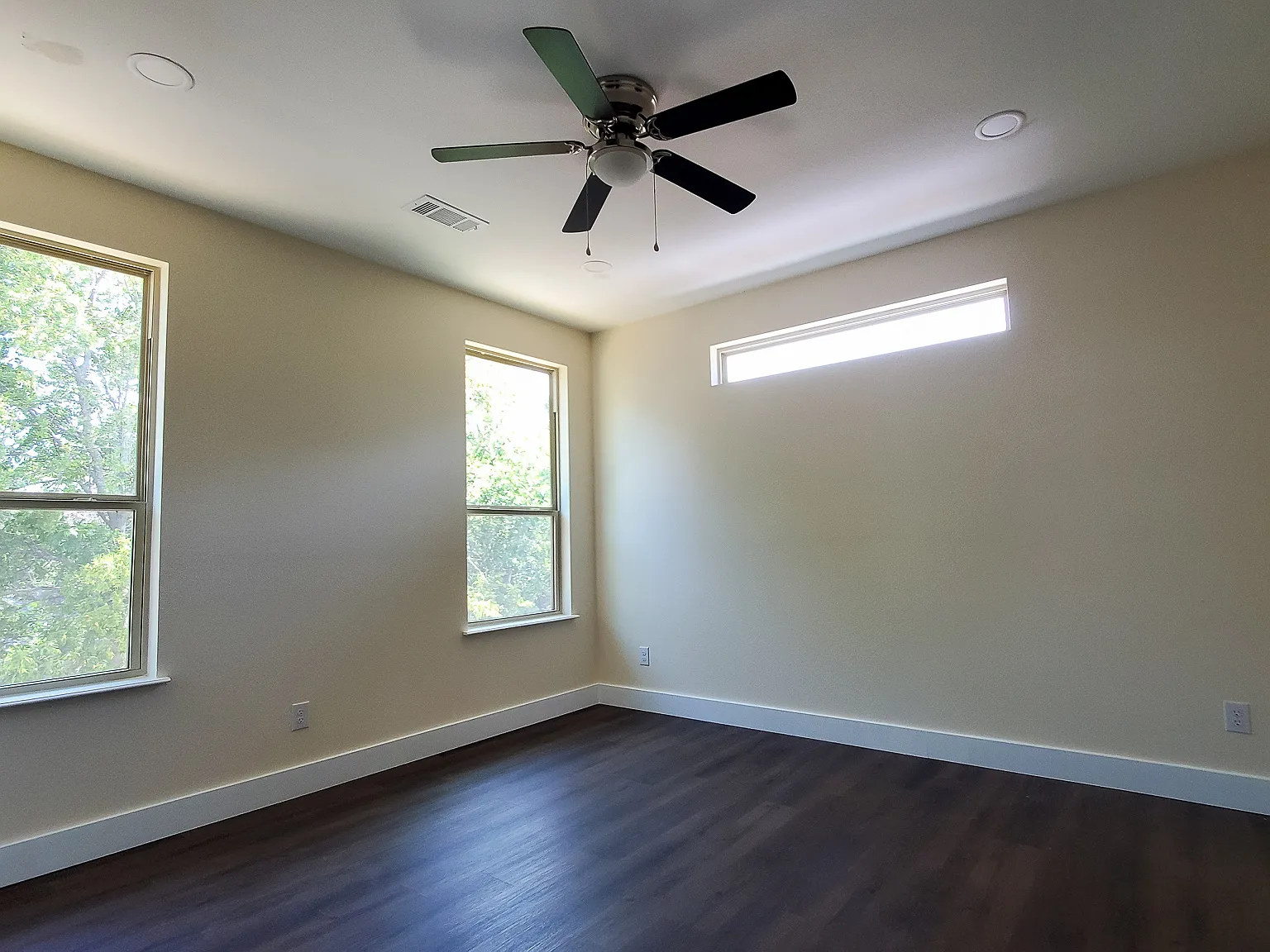 1 bed, 2200 sqft, $695 — Photo 3