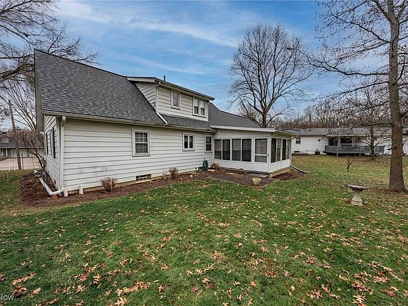 5th image of 459 Woodland Dr