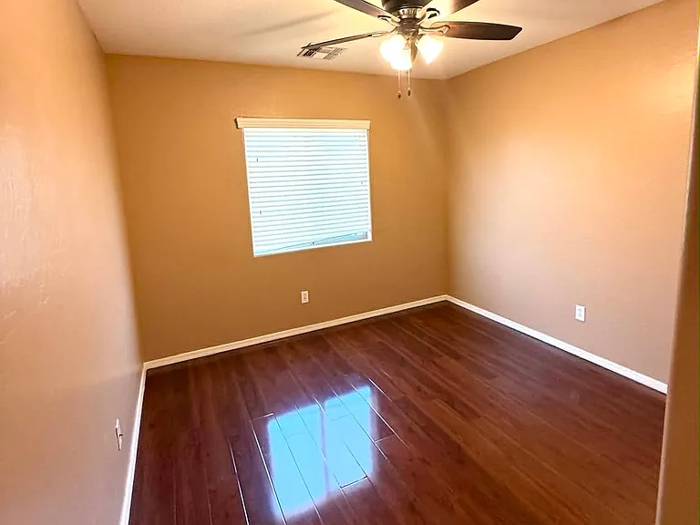 8821 S 40th Dr — Photo 9