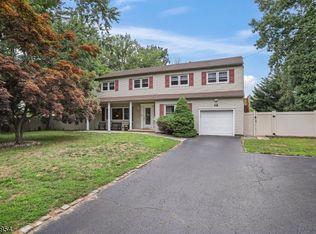 28 Annapolis Dr, Manalapan, NJ 07726
