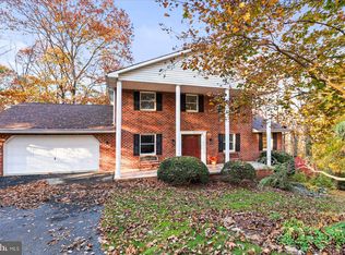 3987 Little John Dr, York, PA 17408