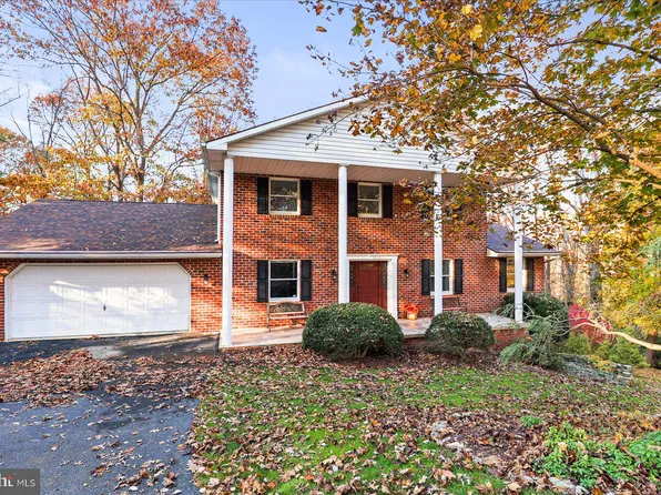 3987 Little John Dr, York, PA 17408
