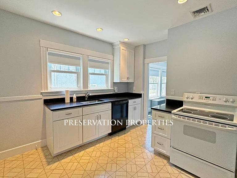 31-33 Harding St #1 — Photo 1