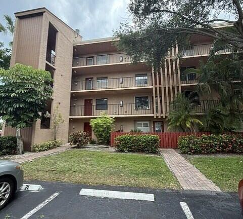2nd image of 7210 Lake Cir Drive