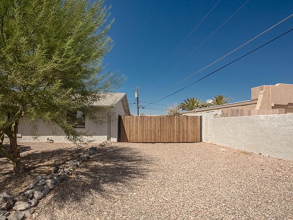3rd image of 3535 Clearwater Dr