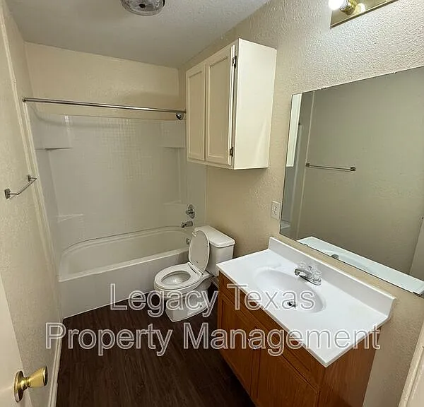 1713 Short St #A — Photo 5