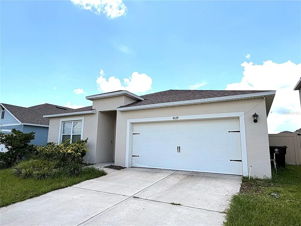 4 bed, 2.0 bath, 1867 sqft, $2,300 — Photo 1