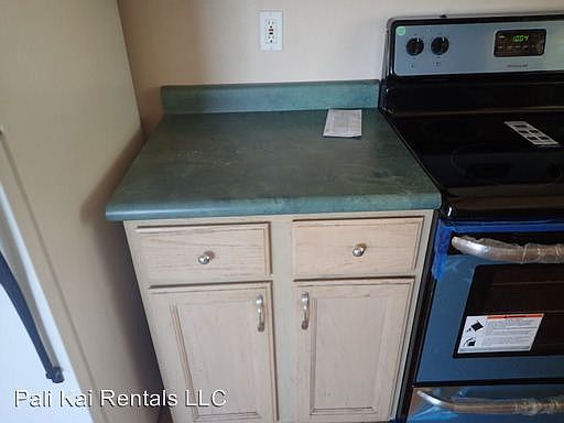 3rd image of 484A Kaiola Pl