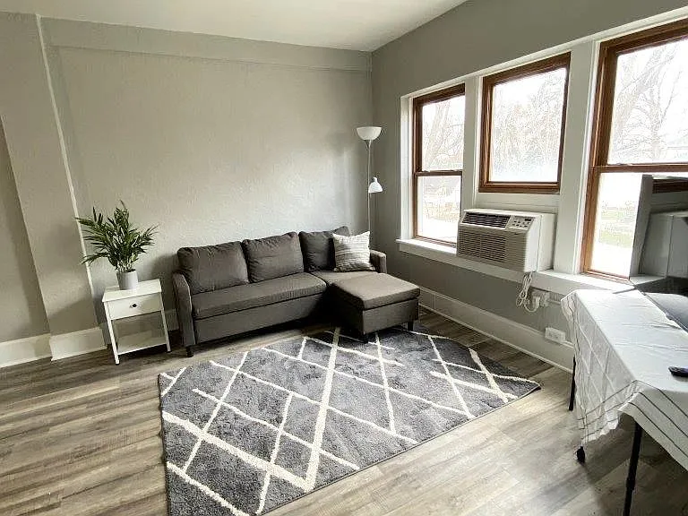 546 Dakota Ave S #1 — Photo 1