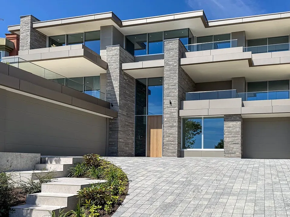 2390 Westhill Dr