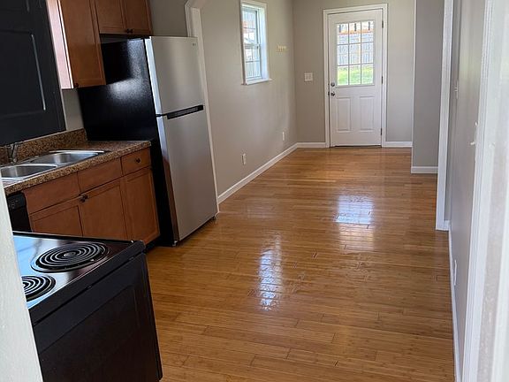 4th image of 1306 Madison Ave