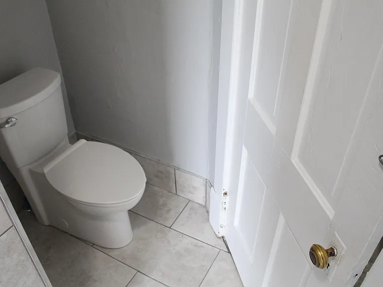 142 N Lancaster St — Photo 16