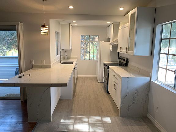 4th image of 3500 S Greenville St #5