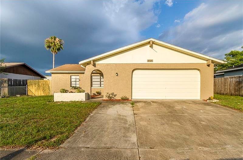 REMODELED RENTAL 3/2/2 - 1,500 SF