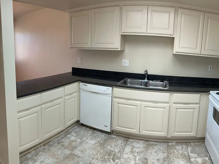 1244 W Roseburg Ave #D — Photo 4