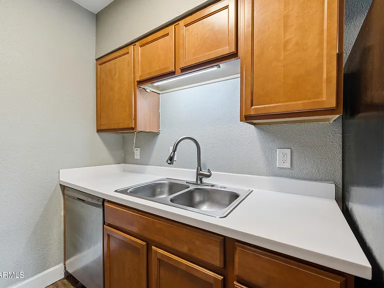 1518 W Colter St #14 — Photo 7