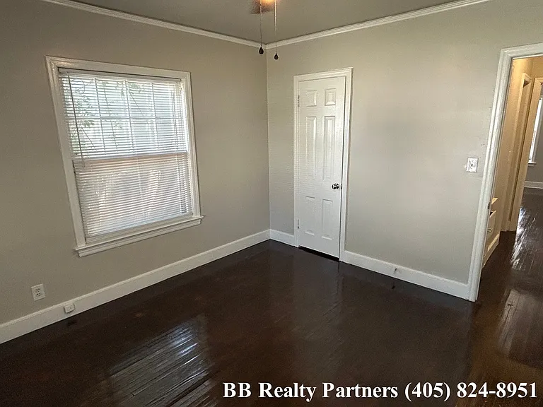 3328 E 6th St — Photo 13