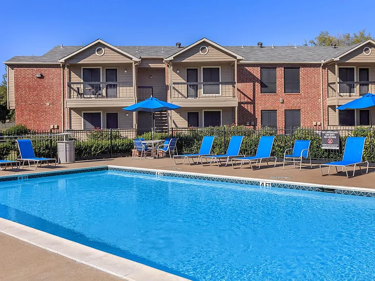 Stone Hollow Apartments — Photo 1