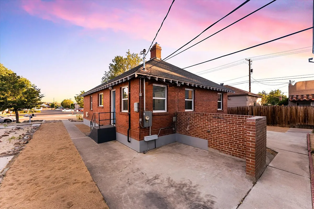 3 bed, 1.5 bath, 1148 sqft, $2,800 — Photo 4