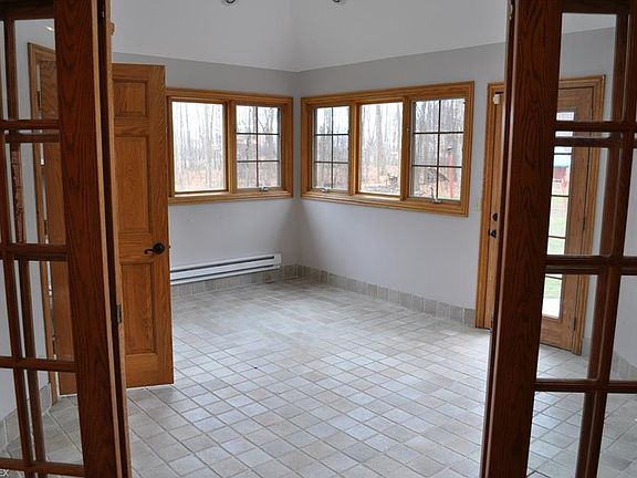 4th image of 2914 Woodhaven Dr
